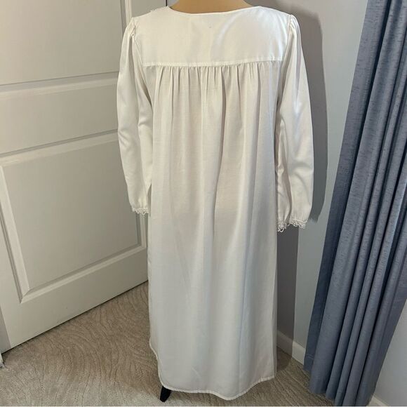 Judith Hart Vintage White Maxi Lace Night Gown - Picture 4 of 5